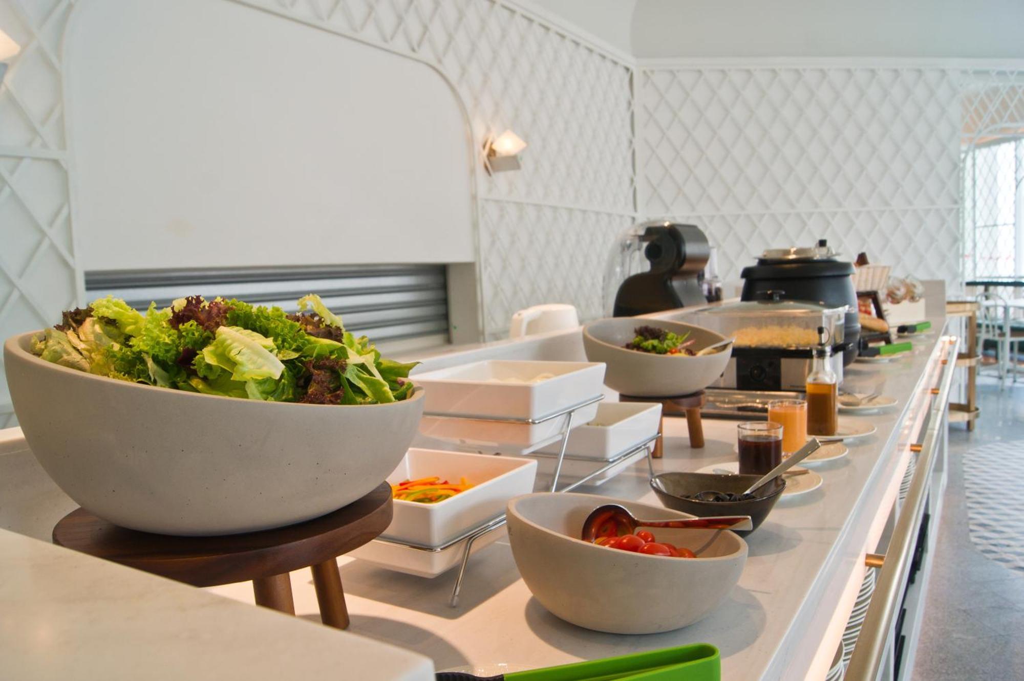 ザ プレステージ ホテル ペナン ジョージタウン エクステリア 写真 A salad bar
