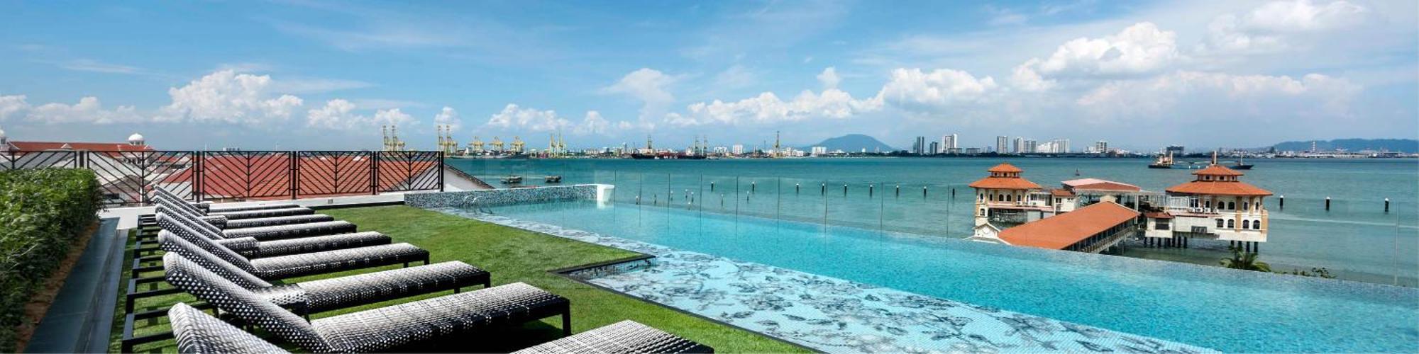 ザ プレステージ ホテル ペナン ジョージタウン エクステリア 写真 View of the pool at the Westin