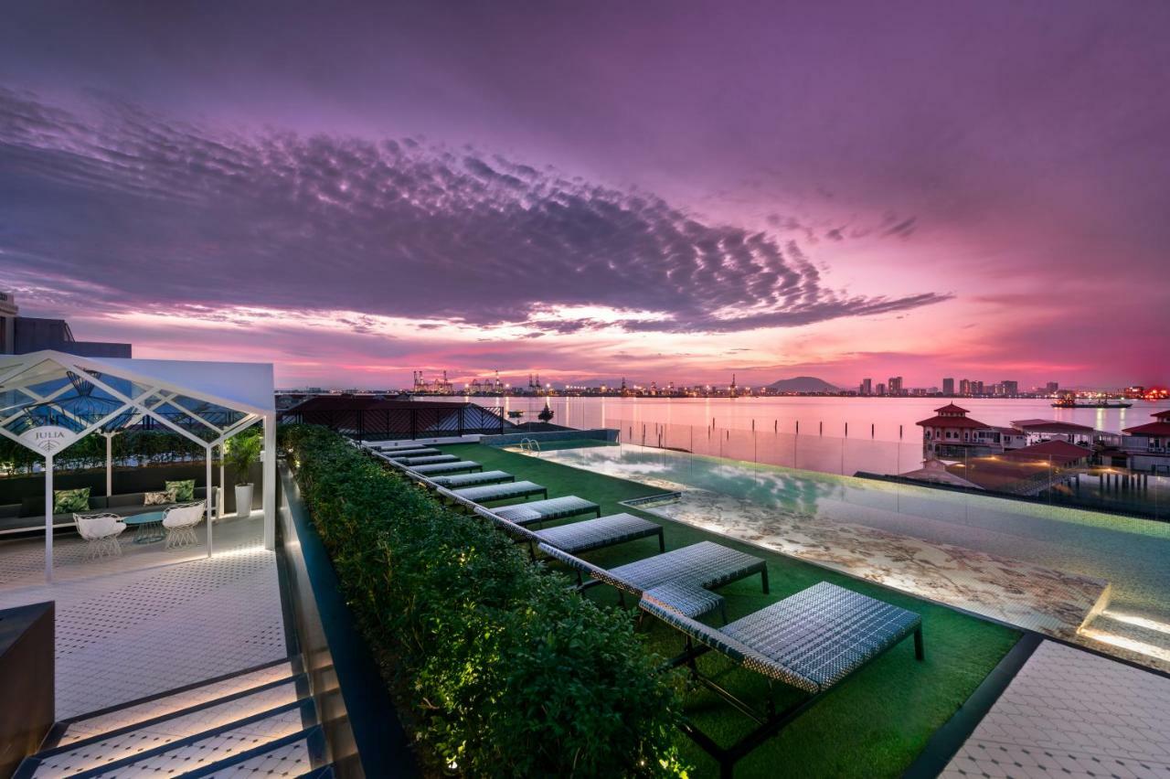 ザ プレステージ ホテル ペナン ジョージタウン エクステリア 写真 View of the rooftop garden